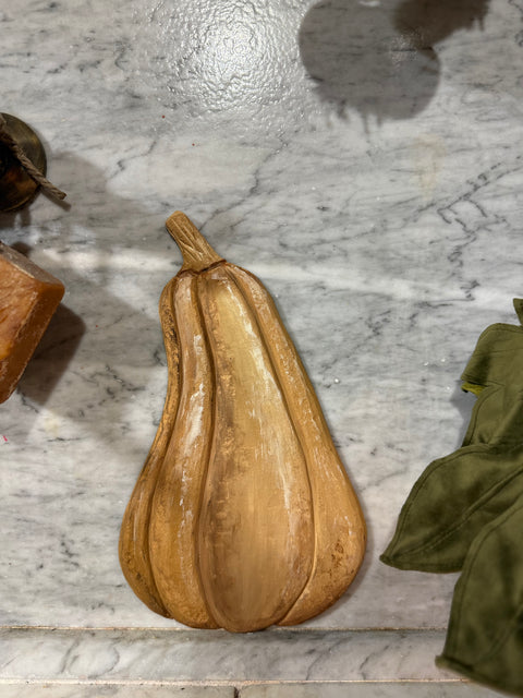 Zucca intaglaita e dipinta a mano