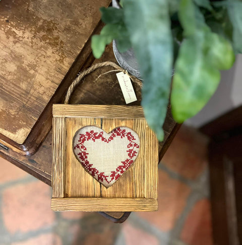 Cuori ricami a mano in cornice a cuore