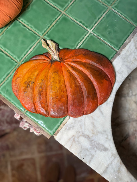 Zucca intaglaita e dipinta mano
