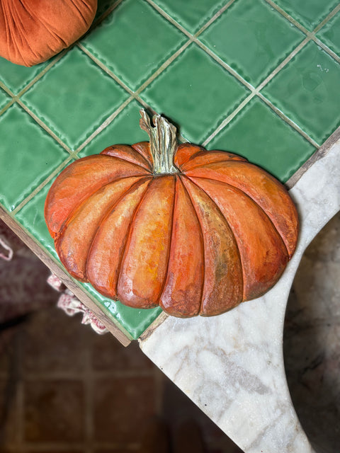 Zucca intaglaita e dipinta mano