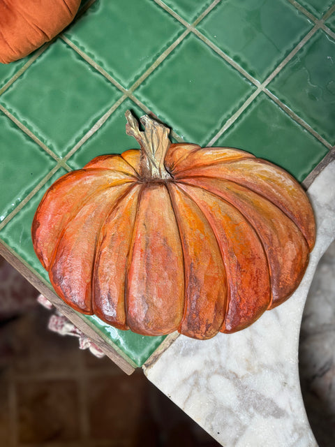 Zucca intaglaita e dipinta mano