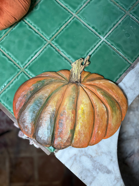 Zucca intaglaita e dipinta mano