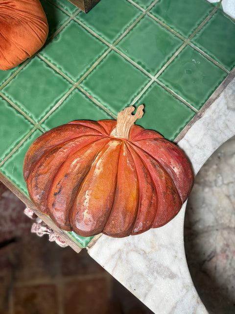 Zucca intaglaita e dipinta mano