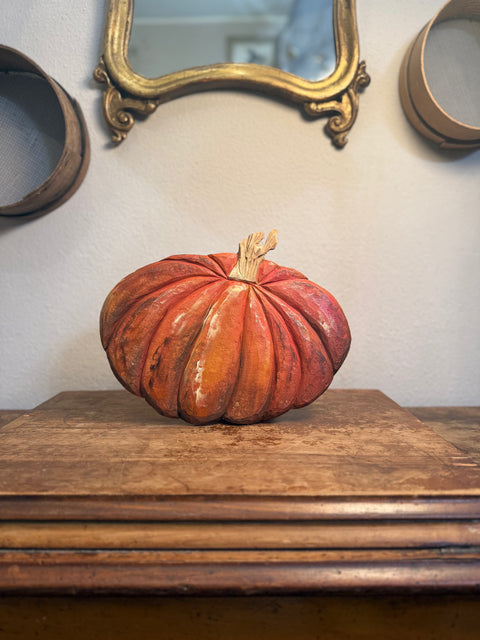 Zucca intaglaita e dipinta mano