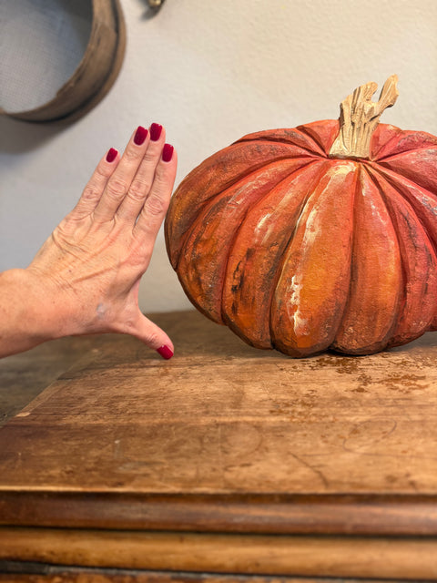 Zucca intaglaita e dipinta mano