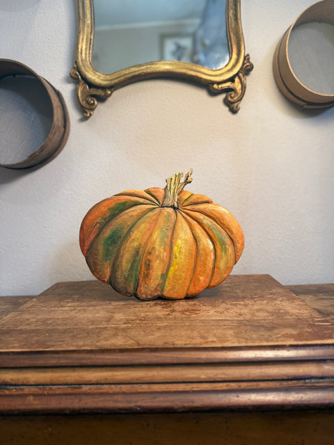 Zucca intaglaita e dipinta mano