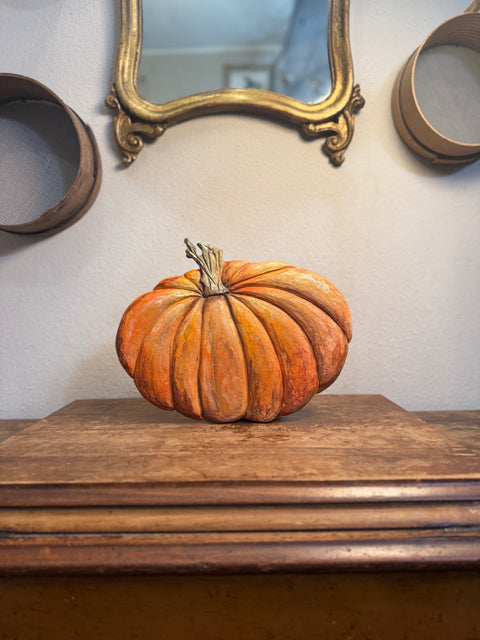 Zucca intaglaita e dipinta mano