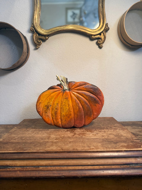 Zucca intaglaita e dipinta mano