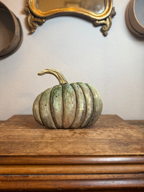 Zucca intagliata e dipinta a mano