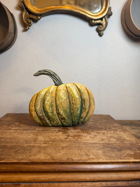 Zucca intagliata e dipinta a mano