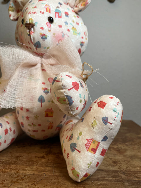Orsetto con casette e cappello