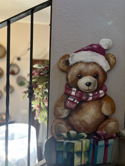 Orso di legno dipinto a mano