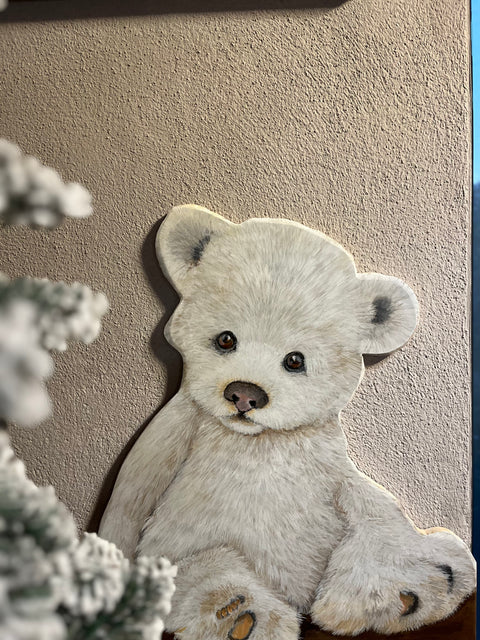 Orso di legno dipinto a mano