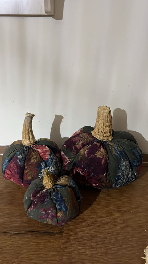 Tris zucche in velluto d'arredo