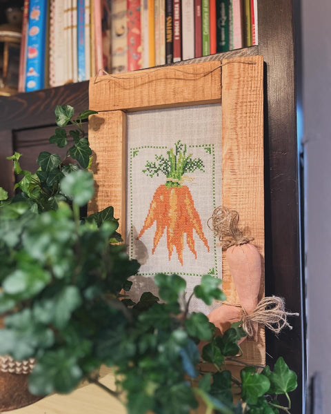 Quadro ricamato a mano con carote