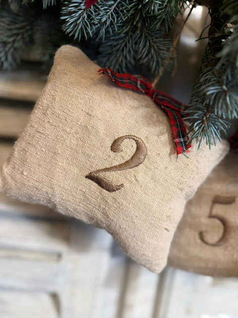 Cuscinetti in vecchia canapa con i numeri