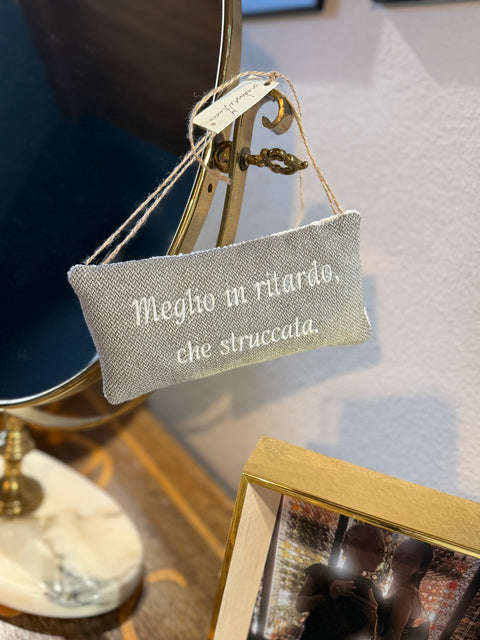 Meglio in ritardo che struccata