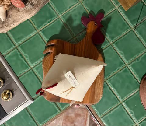 Tagliere Gallina in legno con gallina in omaggio