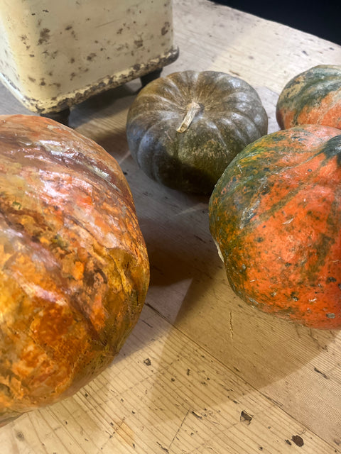 Zucca di carta fatta e dipinta  a mano