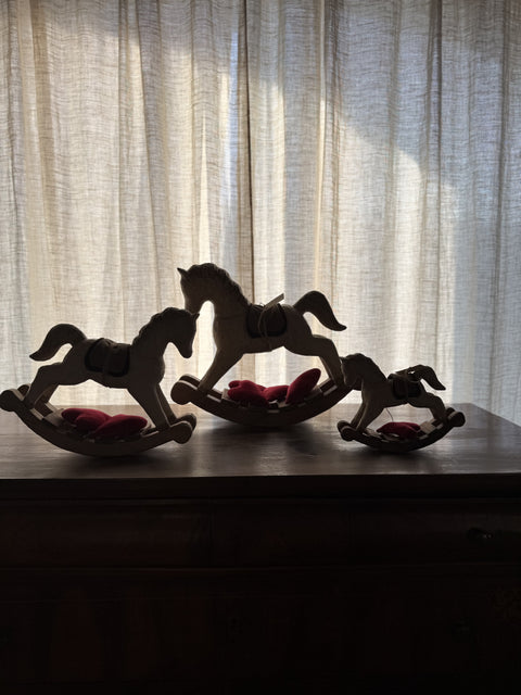 Cavallo a dondolo in legno