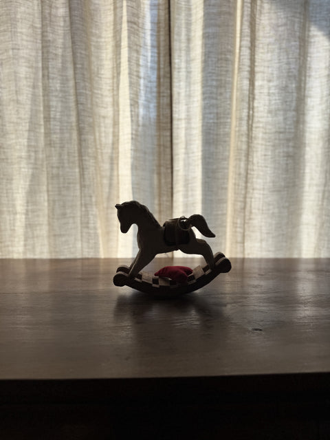 Cavallo a dondolo in legno
