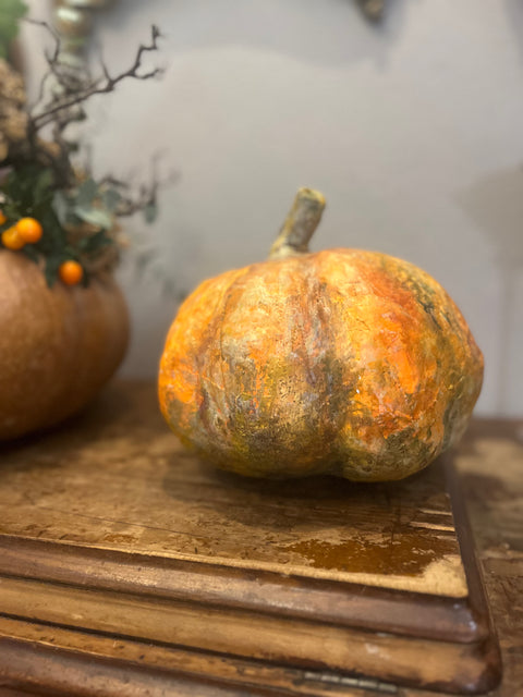 Zucca di carta fatta e dipinta  a mano