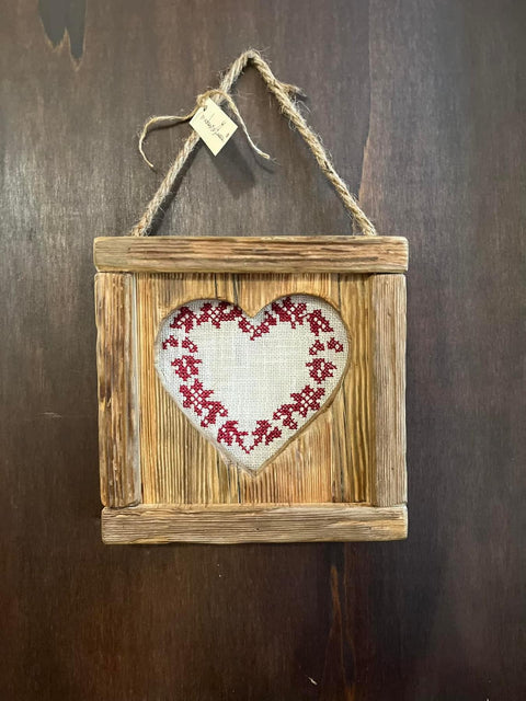Cuori ricami a mano in cornice a cuore