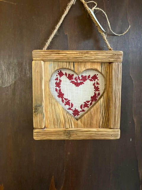 Cuori ricami a mano in cornice a cuore