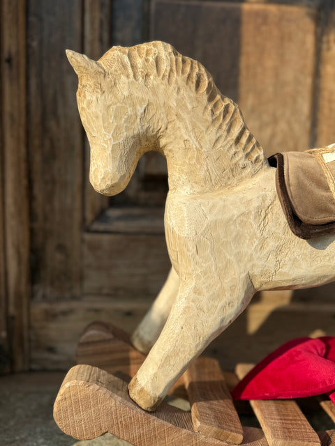 Cavallo a dondolo in legno