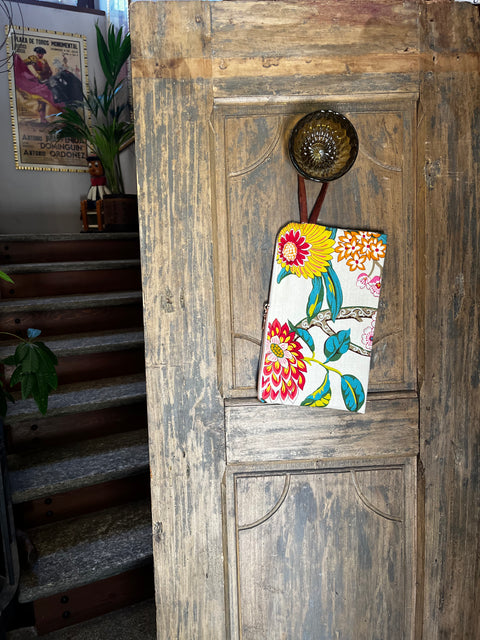 Buste a mano con stoffe d'arredo