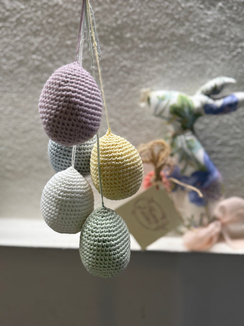 Coniglietto con uova in amigurumi