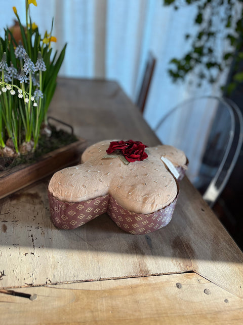 Colomba di Pasqua con granella di perline
