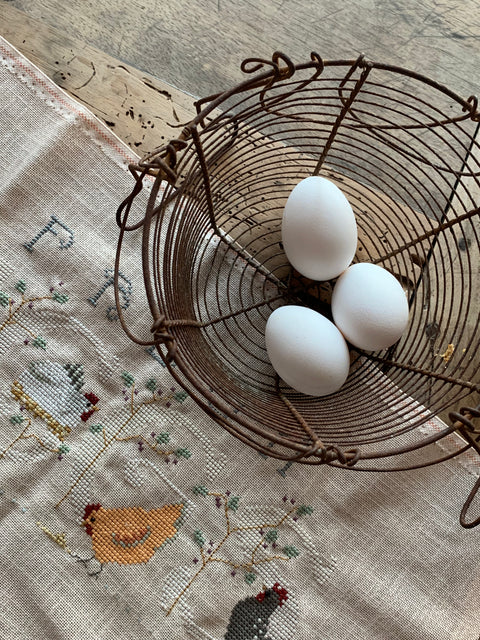 Ricamo su lino fresh eggs