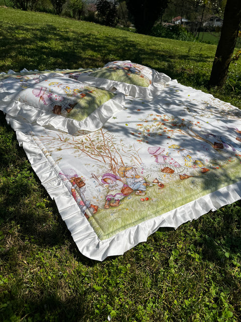 Trapuntino stoffa Holly Hobbie con volan.