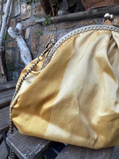 Borsa modello pasticcino bag in seta e stoffe d’arredo