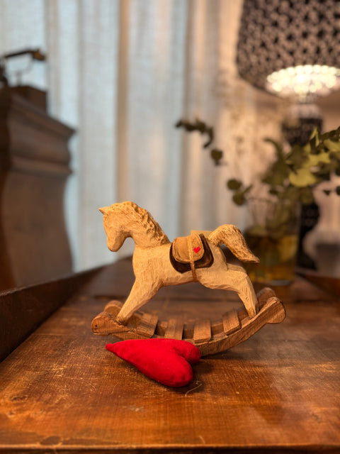 Cavallo a dondolo in legno