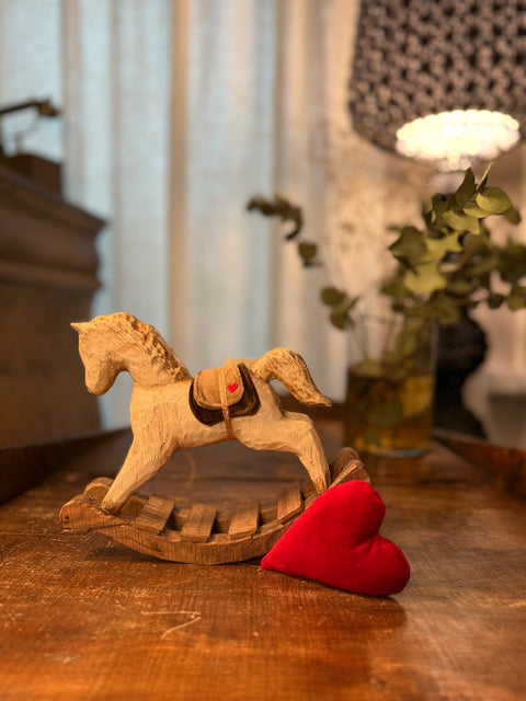 Cavallo a dondolo in legno