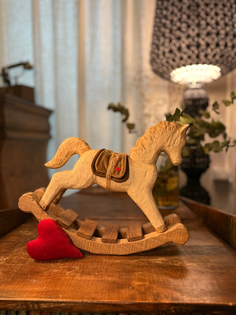 Cavallo a dondolo in legno