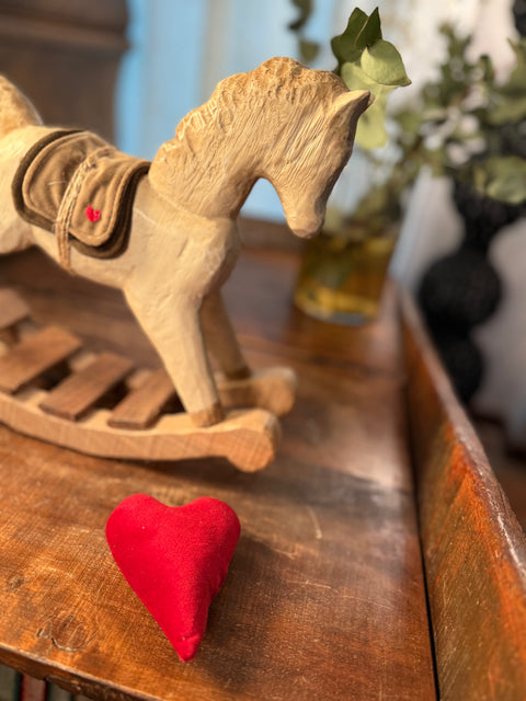 Cavallo a dondolo in legno