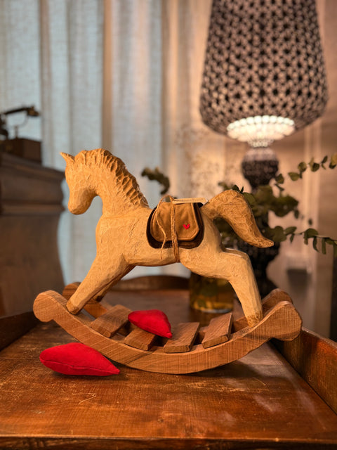 Cavallo a dondolo in legno