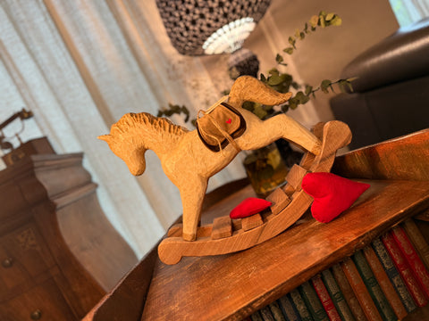 Cavallo a dondolo in legno