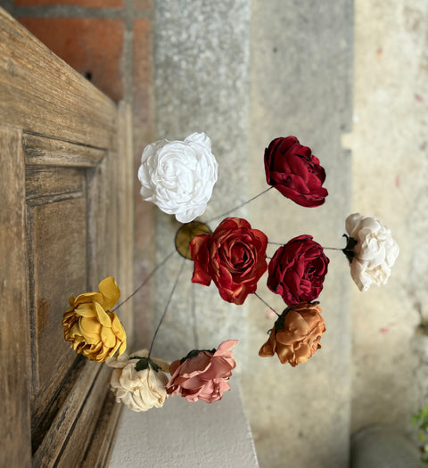 Rosa con gambo in fil di ferro vecchio