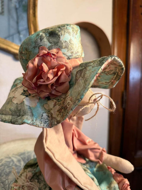 Coniglietta in shantung di seta con peonie