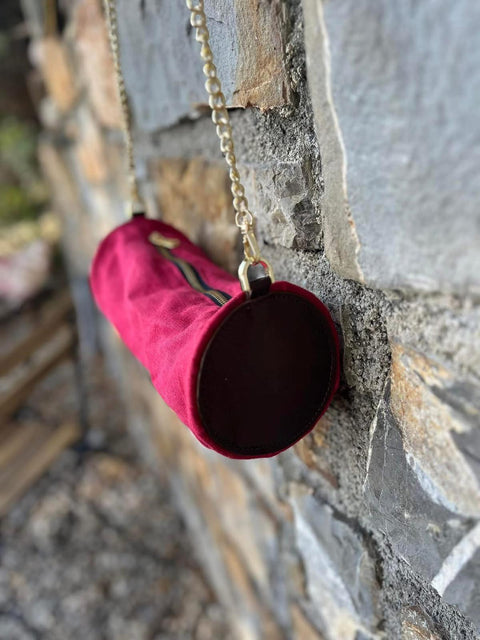Cappello ciliegia e borsa bauletto
