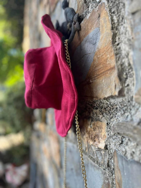 Cappello ciliegia e borsa bauletto