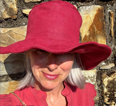 Cappello ciliegia e borsa bauletto