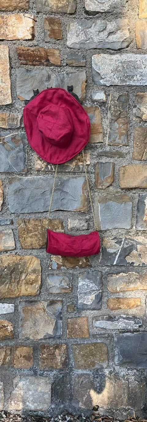 Cappello ciliegia e borsa bauletto