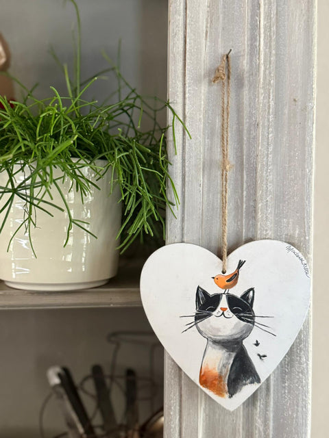 cuori di legno dipinti a mano