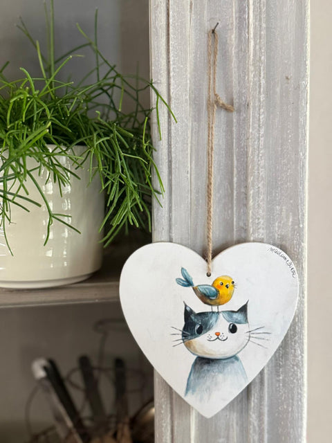 cuori di legno dipinti a mano